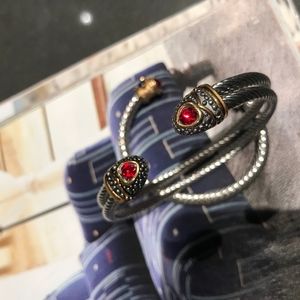 Twisted double wire bracelet with red stones